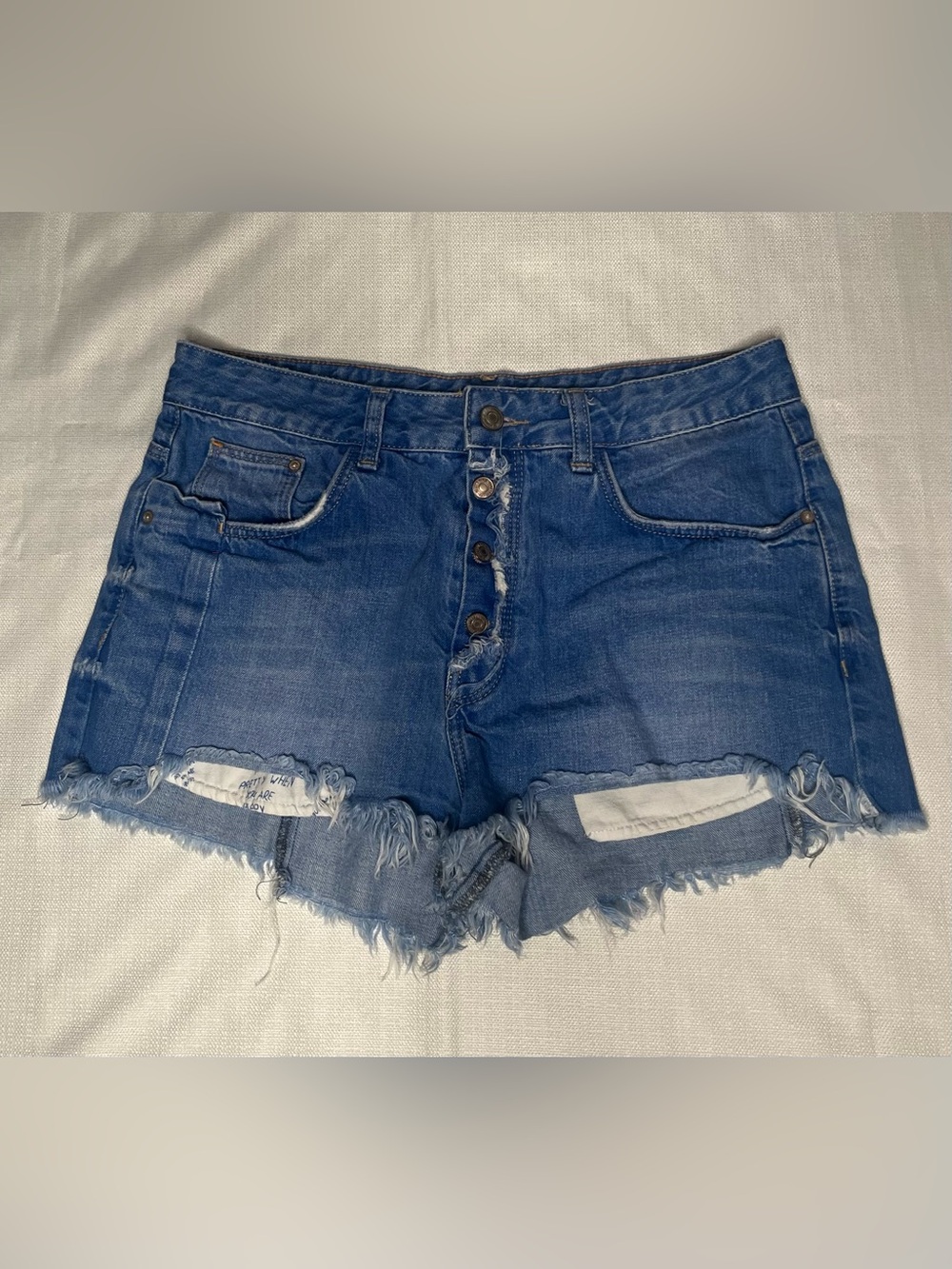 Zara Distressed Denim Cutoff Shorts Raw Frayed Hem Button Fly Y2K Indie Sleaze